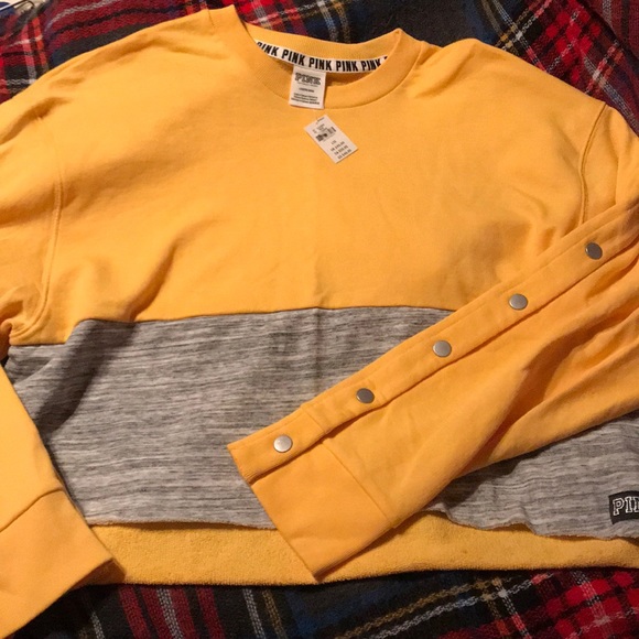 PINK Victoria's Secret Tops - ☀️☀️☀️☀️Victoria’s Secret Pink Cropped Sweatshirt